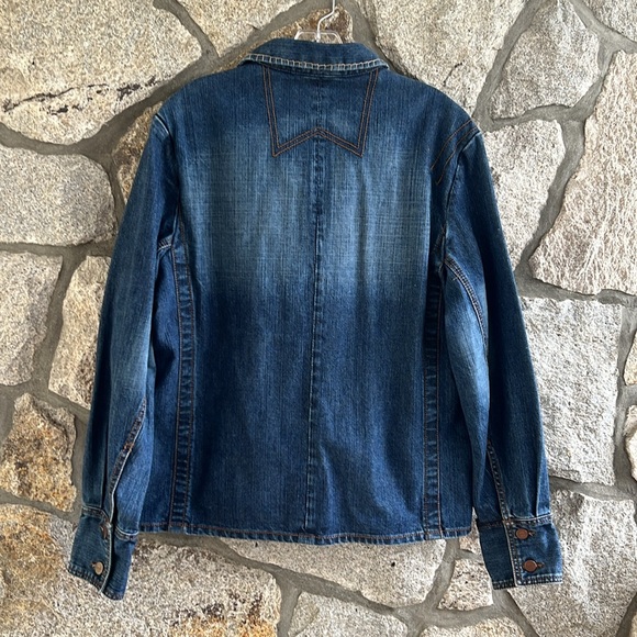 Wrangler Denim Jacket with Brown Corduroy Pocket Trim - Picture 8 of 12